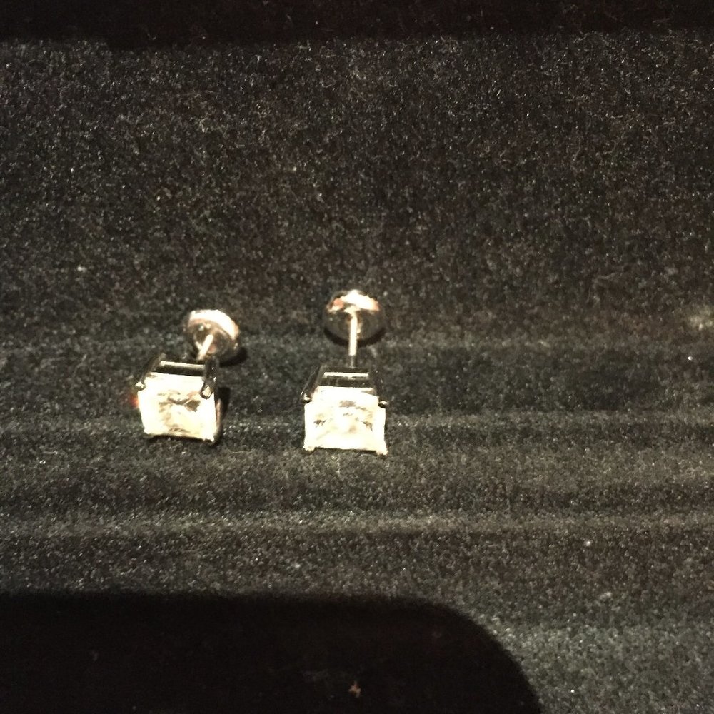 BEAUTIFUL PRINCESS CUT DIAMOND EARRINGS (3.44 CTW)